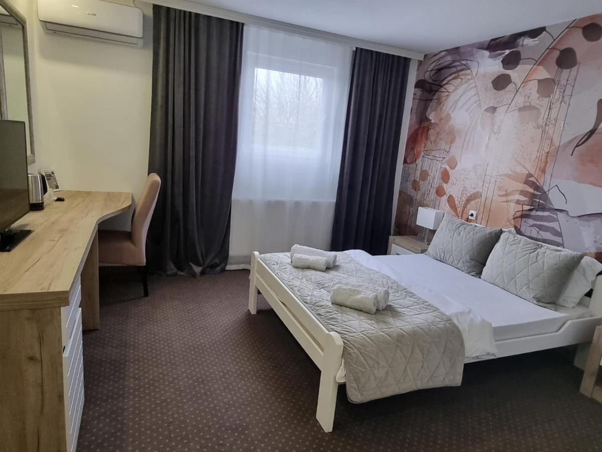 Plaza La - Night And Spa Sremska Mitrovica Exterior photo