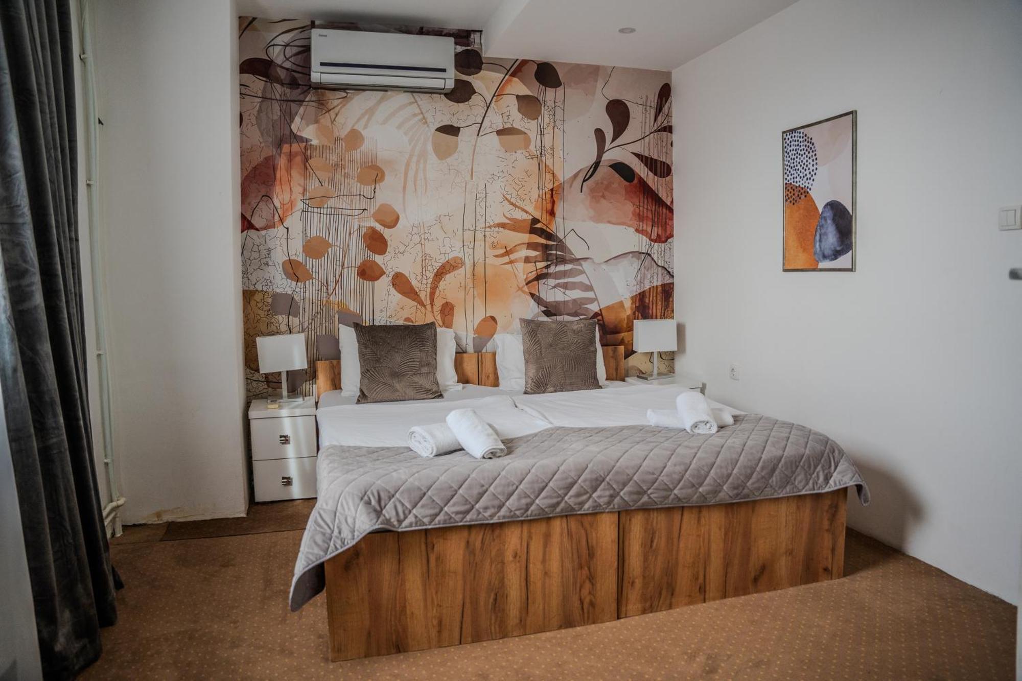 Plaza La - Night And Spa Sremska Mitrovica Exterior photo