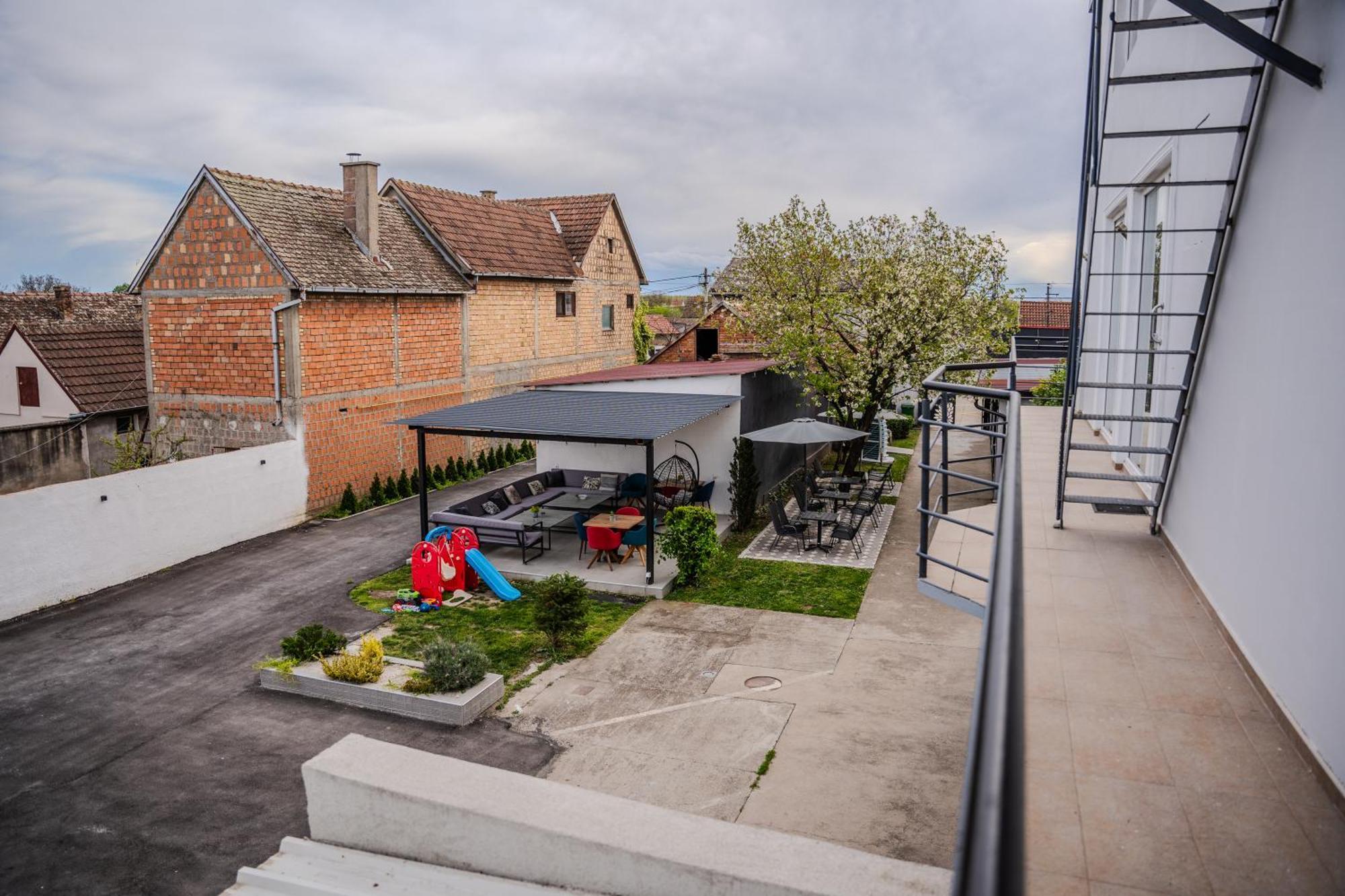 Plaza La - Night And Spa Hotel Sremska Mitrovica Exterior photo